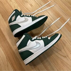 Nike Jordan 1 Retro High OG
Gorge Green